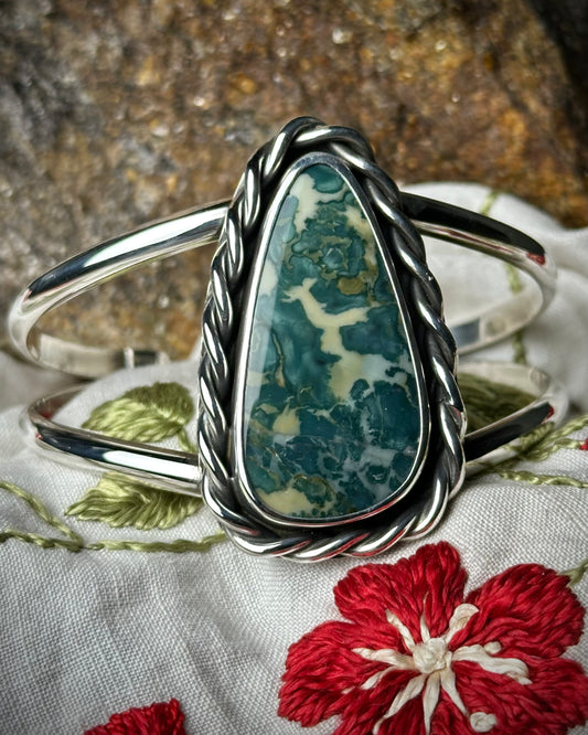 Hava Ridge Infinity Twist Cuff {5.5" around with 1" opening}