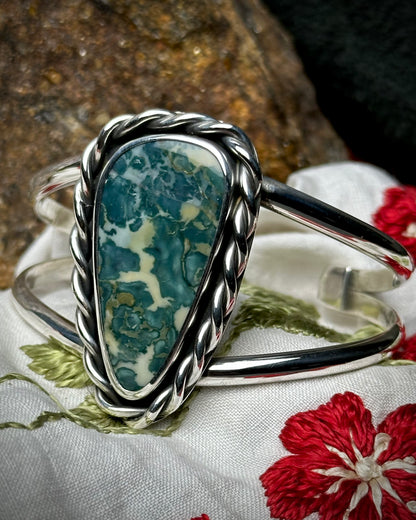 Hava Ridge Infinity Twist Cuff {5.5" around with 1" opening}