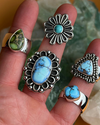 Turquoise Daisy Ring {size 7}